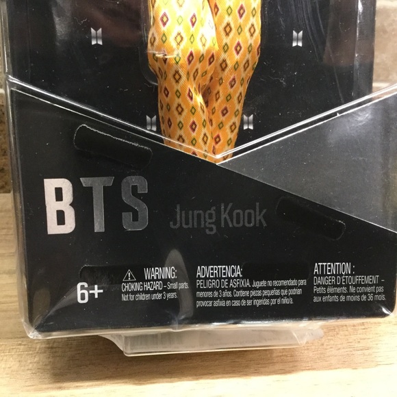 New BTS X MATTEL FASHION DOLL JUNG KOOK - Picture 3 of 4